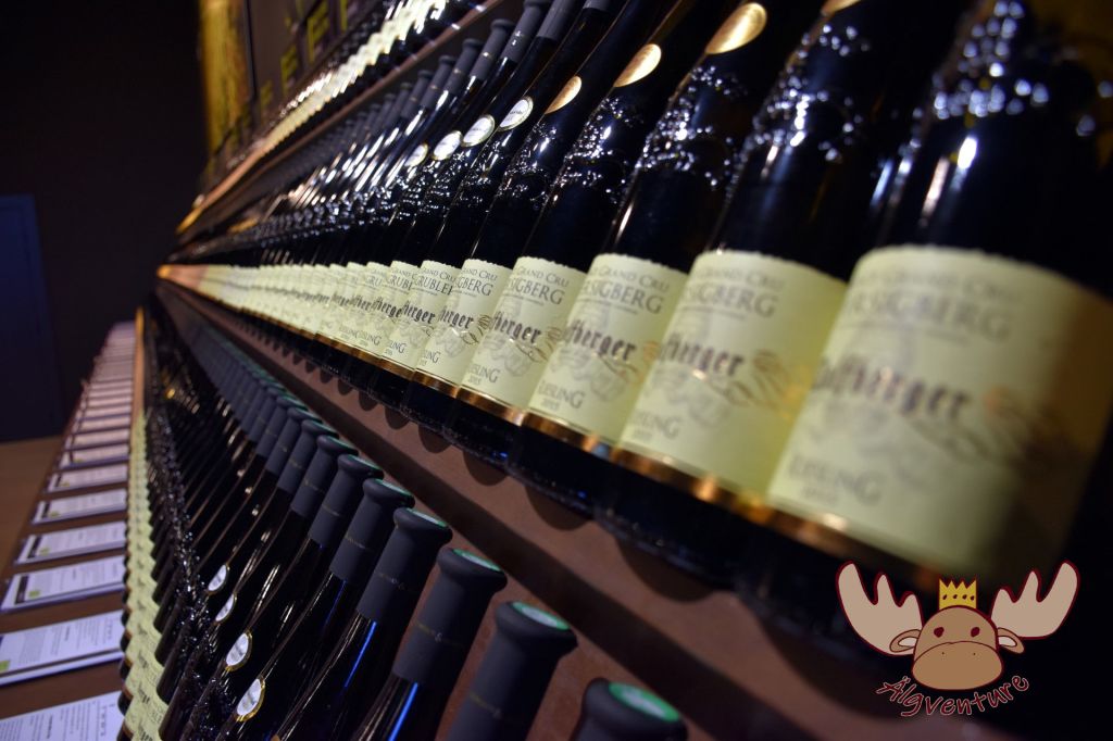 Weine der Winzergenossenschaft Wolfberger im Weinkeller Eguisheim. - Wines of the Wolfberger winegrowers' cooperative in the Eguisheim wine cellar.