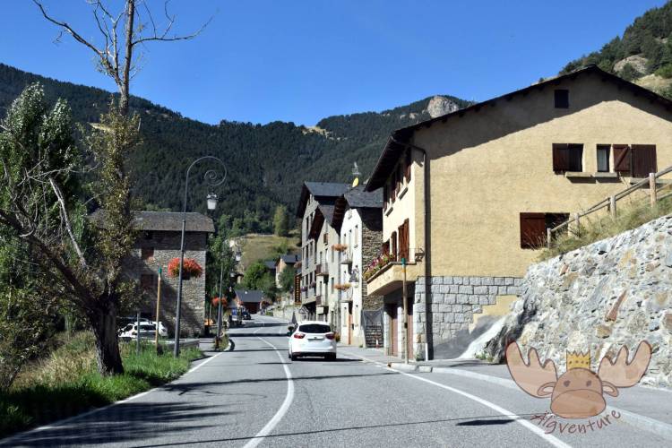 Straße CG-4 in Andorra am Ortseingang von Pal