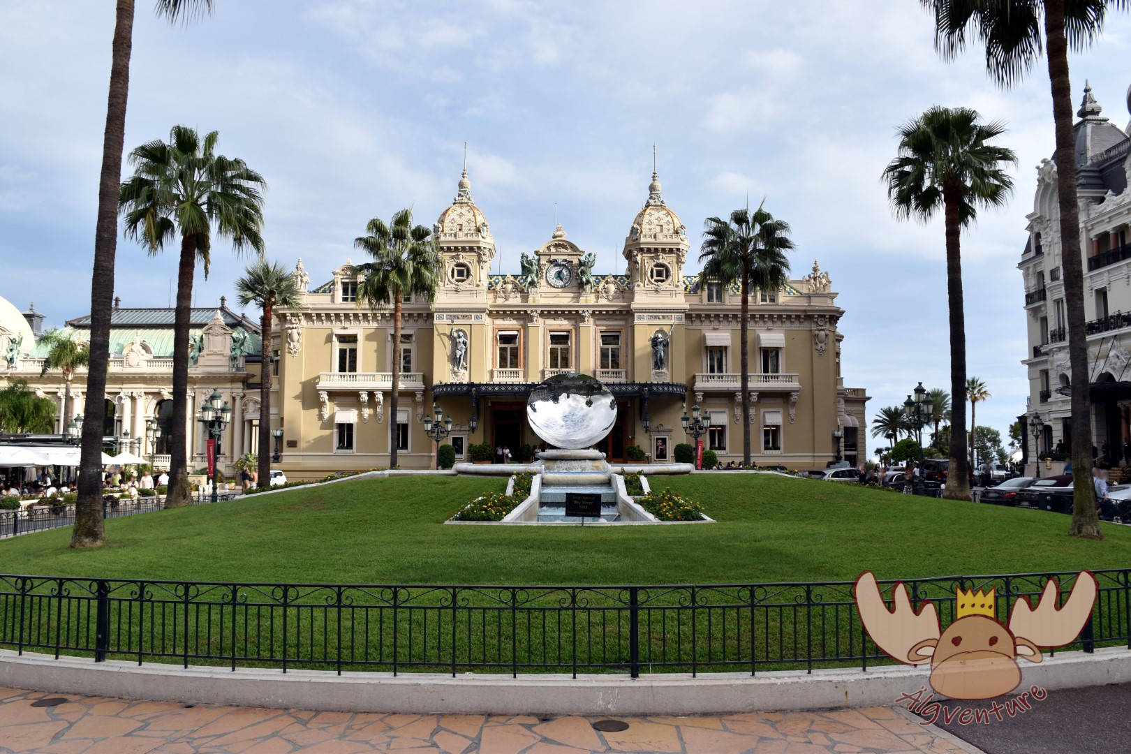 Das Casino Monte-Carlo ist eines der bekanntesten der Welt und befindet sich in Monte-Carlo, einem Stadtteil von Monaco. - The Monte-Carlo Casino is one of the most famous in the world and is located in Monte-Carlo, a district of Monaco.