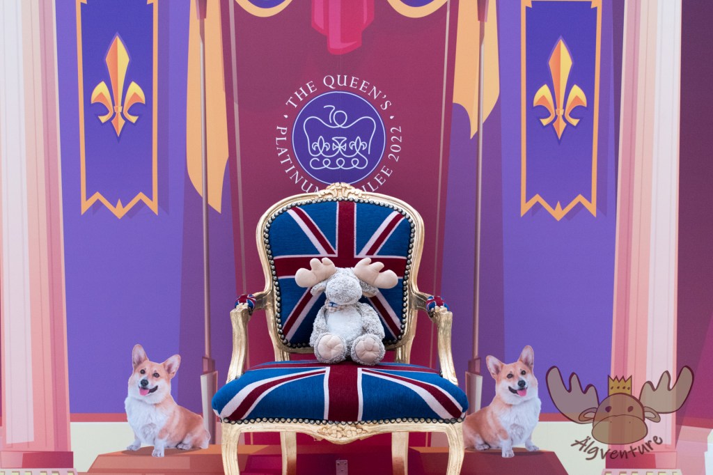 London | Älgbert auf dem Thron des Bahnhofs Waterloo - Älgbert on the throne at Waterloo station