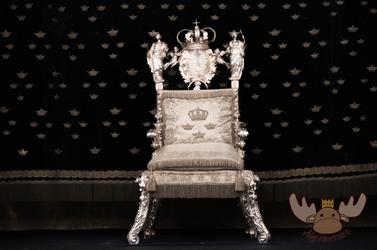 Höhepunkt einer Schlossbesichtigung ist der Silberthron im prächtigen Reichssaal. - The highlight of a palace tour is the silver throne in the magnificent Imperial Hall.