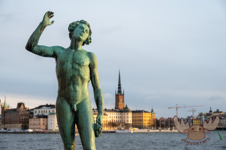 Stockholm | Statue beim Stockholms stadshus - Statue at Stockholm City Hall