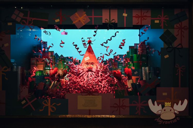 Stockholm | Eines der geschmückten Auslagenfenster der Nordiska Kompaniet - One of the decorated display windows of Nordiska Kompaniet