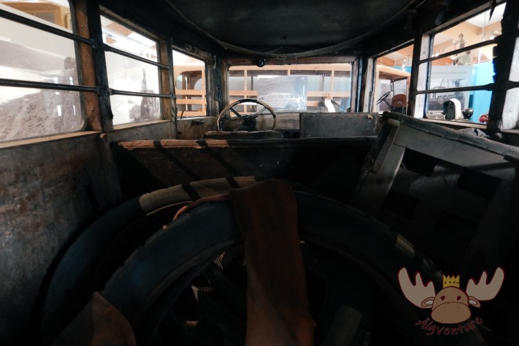 Skógar Museum | Die meisten Fahrzeuge befinden sich im Originalzustand und wurden dem Museum von den Besitzern zur Verfügung gestellt. - Most of the vehicles are in their original condition and were made available to the museum by the owners.