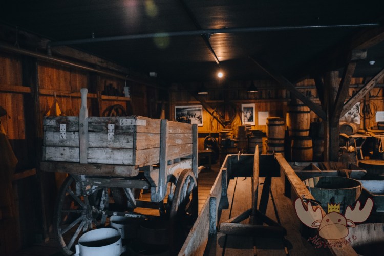 Síldarminjasafn Íslands | Im alten Verpackungshaus sind Gerätschaften ausgestellt mit denen die wertvolle Ware damals in alle Welt versandt wurden. - In the old packing house there is equipment on display that was used to ship the valuable goods all over the world.