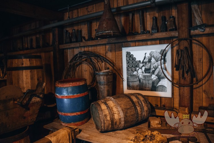 Síldarminjasafn Íslands | Die Heringe wurden in große Fässer verpackt bevor sie verschickt wurden. - The herrings were packed in large barrels before being shipped.