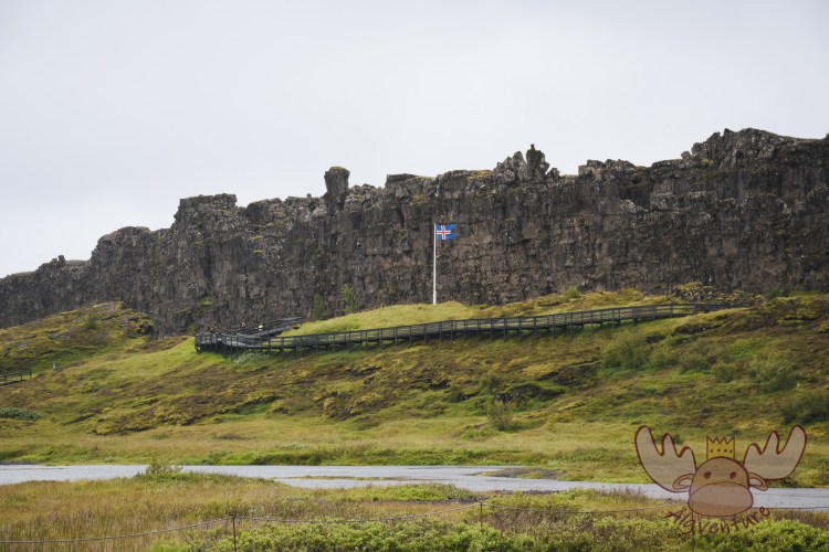 Þingvellir | Vom sogenannten Lögberg aus wurden die Beschlüsse den Menschen bekanntgegeben. - The decisions were announced to the people from the so-called Lögberg.