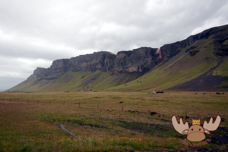 Island | Beeindruckende isländische Landschaft direkt neben der Straße - Impressive Icelandic landscape right next to the road