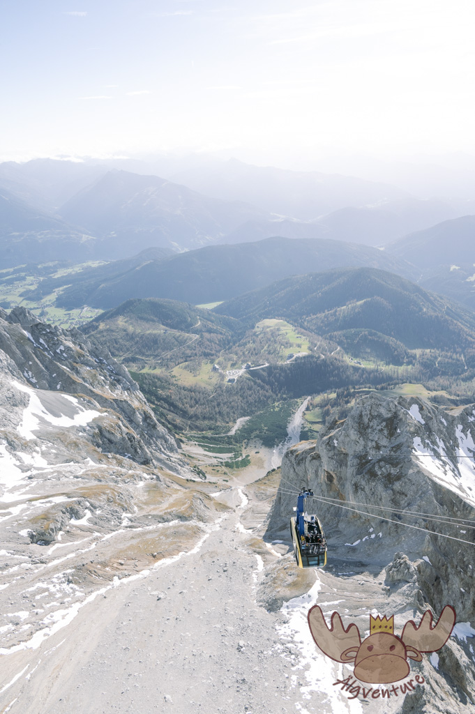 Dachstein | Die Panoramagondel überwindet ohne Stützen knapp 1.000 Höhenmeter. - The panorama gondola climbs almost 1,000 metres without supports.