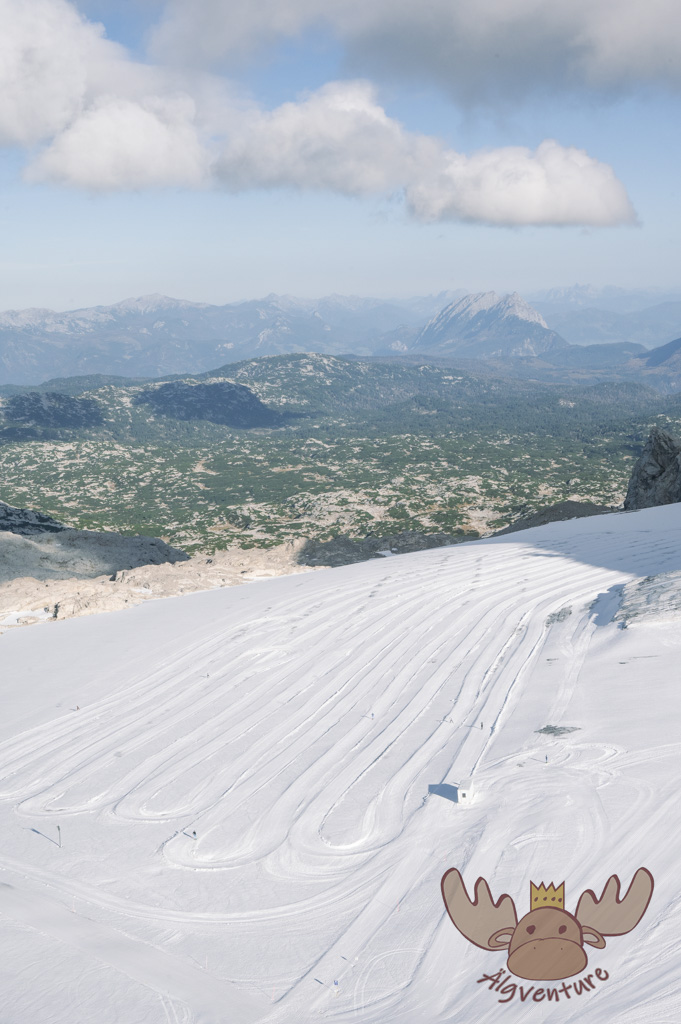 Dachstein | Auf 2.700 Metern erstrecken sich ab Herbst bis ins Frühjahr, je nach Schneelage, bis zu 15 Kilometer Gletscherloipen. - At 2,700 metres, there are up to 15 kilometres of glacier trails from autumn to spring, depending on the snow conditions.